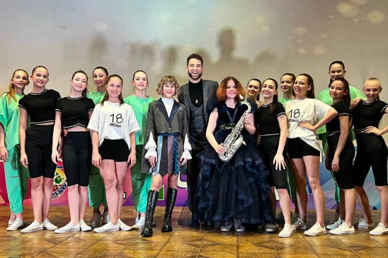 Владимир Брилёв и его друзья дали шефский концерт для гостей из Донбасса