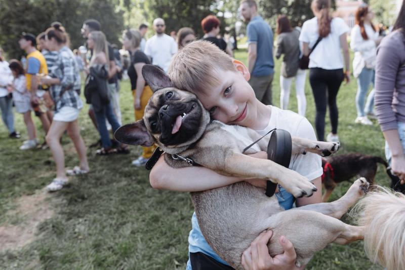 Большой праздник для собак и их владельцев состоялся в Воронцовском парке Москвы