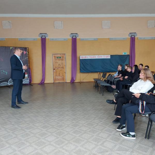 Орловский росгвардеец рассказал школьникам о правилах безопасности в сети Интернет
