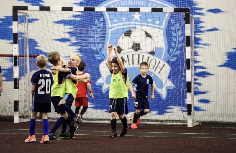 Школа футбола ведет прием детей в возрасте от 2,5 лет.