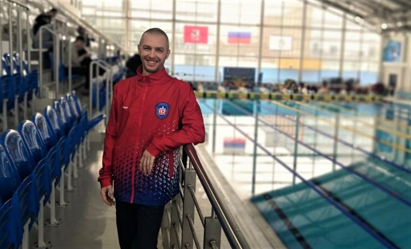 Сотрудник Московского авиационного центра
взял серебро в соревнованиях по плаванию