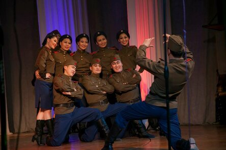 Праздничный гранд-концерт академического ансамбля песни и танца армии Монголии