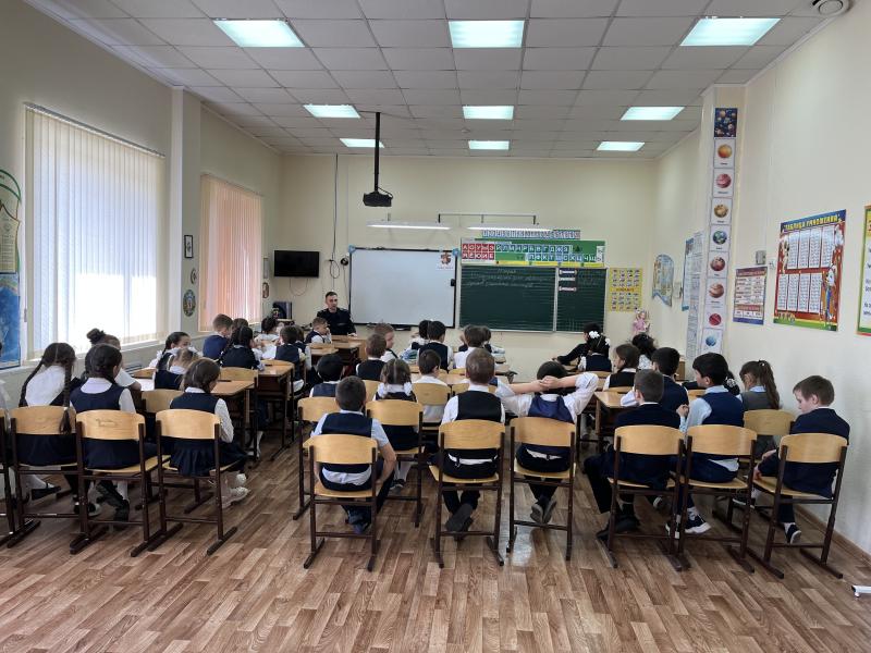 В Ингушетии росгвардейцы рассказали школьникам о Международном Дне освобождения узников фашистских концлагерей