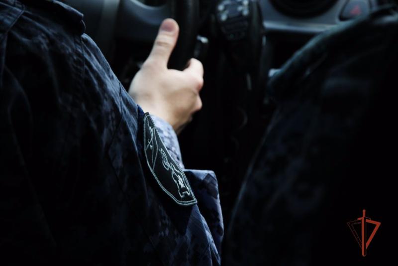 На Южном Урале росгвардейцы задержали подозреваемого в нанесении побоев водителю такси