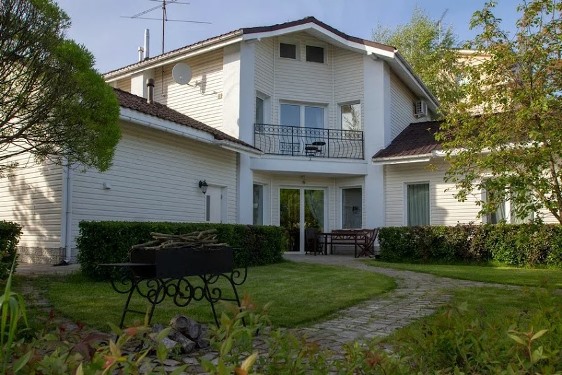 В реновации нуждаются 60% загородных домов под Петербургом, построенных в 90-е годы