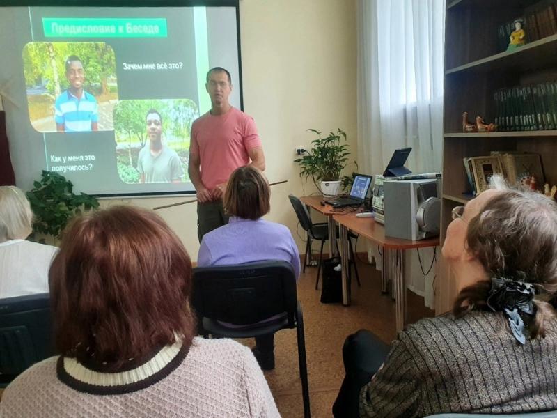 В Кирове ветеран Росгвардии с помощью студента из Гвинеи организовал виртуальную экскурсию для кировчан