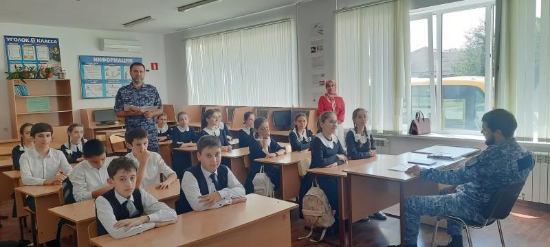 В Ингушетии росгвардейцы провели тематические встречи с учениками подшефных школ