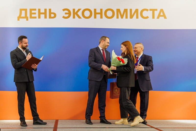 Фонд Юрия Лужкова наградил юного любителя экономической науки специальным призом