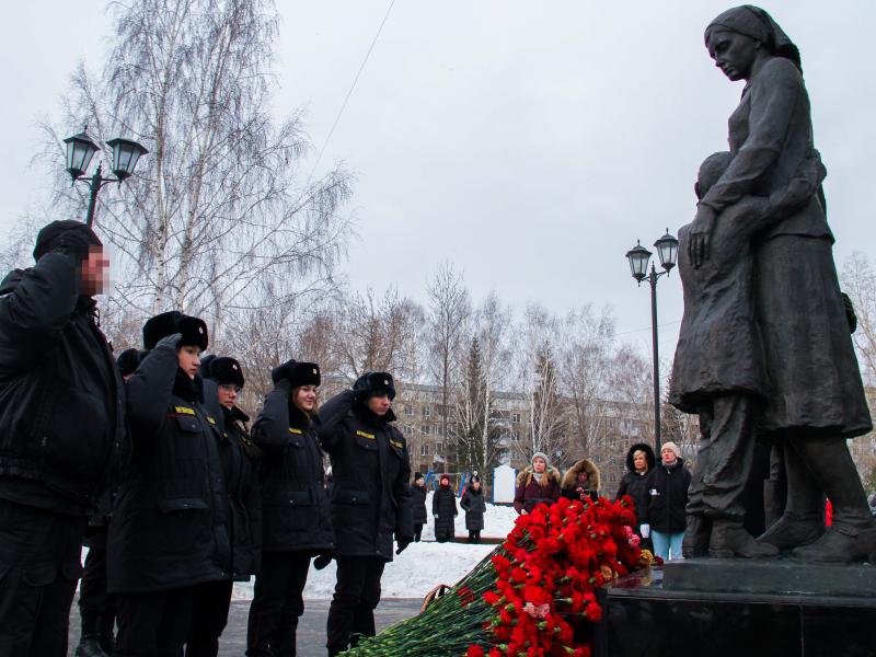 В Кузбассе росгвардейцы приняли участие в мероприятиях, посвященных годовщине снятия блокады Ленинграда