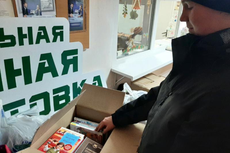 Ветераны Росгвардии и подшефные кадеты из Зауралья передали книги для библиотек Краснодона