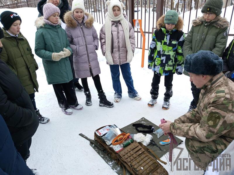 В Пензенской области сотрудники и военнослужащие Росгвардии проводят тематические мероприятия в рамках ежегодной патриотической акции «Неделя мужества»