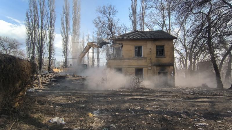 После сигнала Народного фронта: в Семилуках начали сносить расселенные аварийные дома