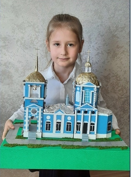 Второклассница из школы №1368 создала макет храма под Можайском