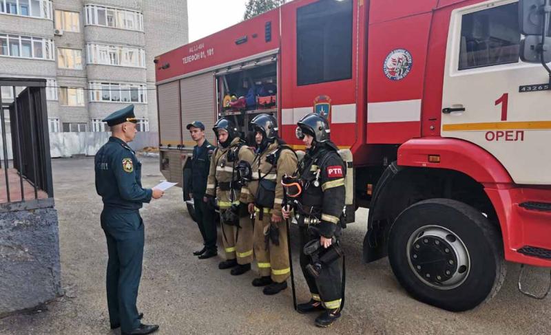 Орловские росгвардейцы отработали навыки пожаротушения