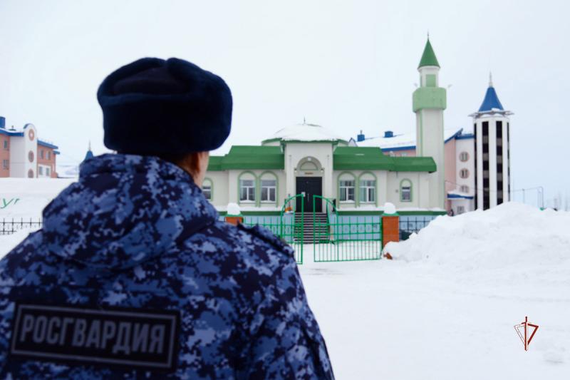 Росгвардия приняла участие в обеспечении правопорядка во время празднования Ураза-байрама на Ямале