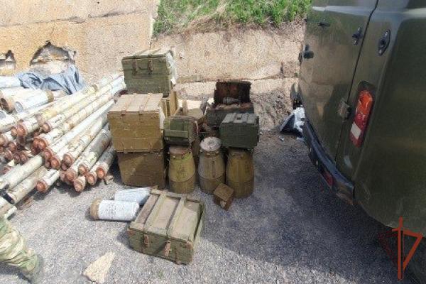 Разведчики Росгвардии обнаружили в ДНР полевой склад с боеприпасами общим тротиловым эквивалентом около 3 тонн