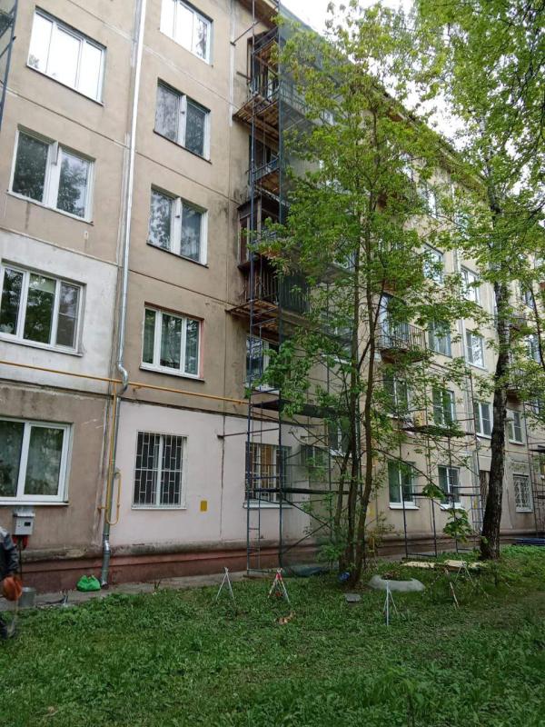 Продолжается ремонт балконов на ул.Героев Курсантов д.12