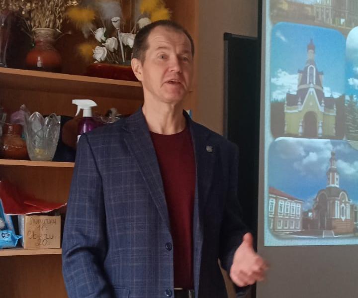 Ветеран Росгвардии провел виртуальную экскурсию для кировчан