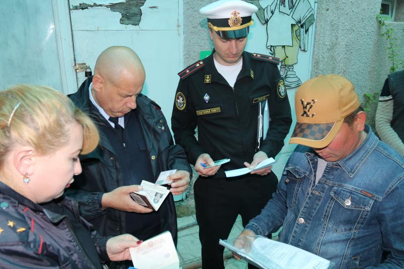 В Черноморском районе Крыма правоохранителями проведен рейд по бывшим мигрантам