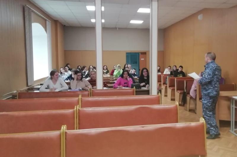 В Троицке росгвардейцы провели день открытых дверей для студентов филиала ЧелГУ