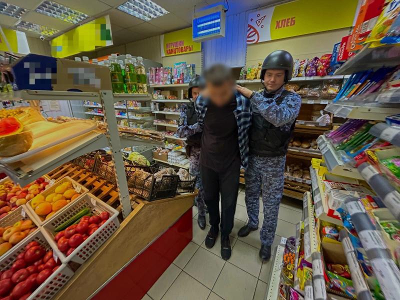 В Пензе росгвардейцы задержали гражданина, подозреваемого в совершении кражи из магазина