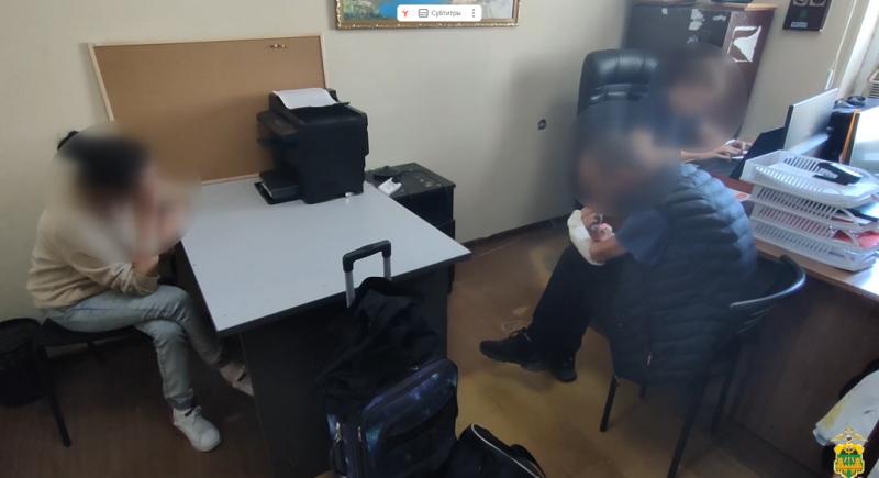 Жительница Новосибирска с подельником ограбила школьника в Сочи