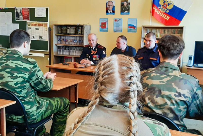 Росгвардейцы провели урок мужества для юнармейцев