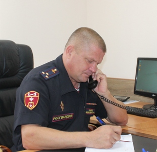 Заместитель начальника управления вневедомственной охраны провел прямую линию с гражданами по вопросу трудоустройства на службу в Росгвардию