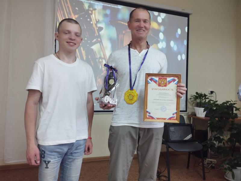 Кировскому ветерану Росгвардии вручили благодарность за проведение мероприятий для городского центра соцобслуживания