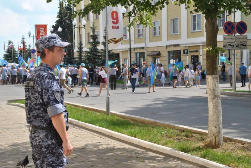 В Кирове росгвардейцы обеспечили общественный порядок в День ВДВ
