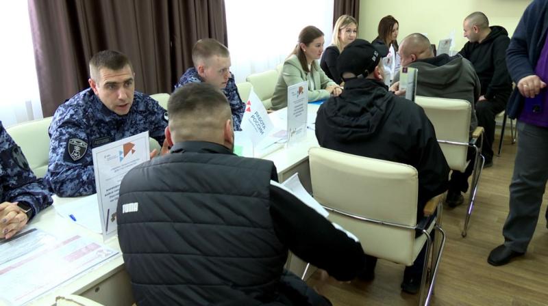 Представители регионального Управления Росгвардии приняли участие в ярмарке вакансий для ветеранов СВО