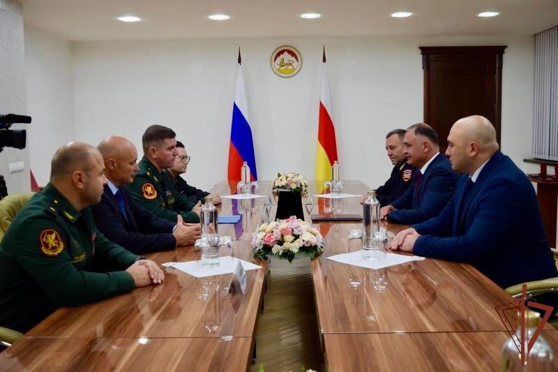 ДЕЛЕГАЦИЯ РОСГВАРДИИ ПРИНЯЛА УЧАСТИЕ В ТОРЖЕСТВЕННЫХ МЕРОПРИЯТИЯХ ПО СЛУЧАЮ 35-ЛЕТИЯ ОБРАЗОВАНИЯ РЕСПУБЛИКИ ЮЖНАЯ ОСЕТИЯ