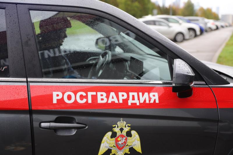 Столичные росгвардейцы задержали подозреваемых в краже из супермаркета
