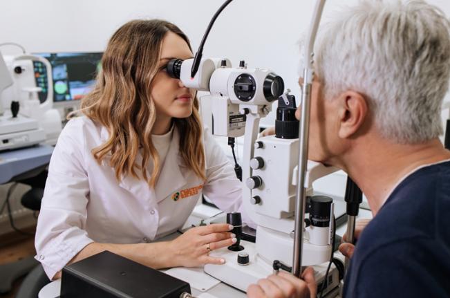 «Счастливый взгляд» меняет правила игры: сеть инвестирует в клиники
и сложные медуслуги, уходя от модели классического ритейла