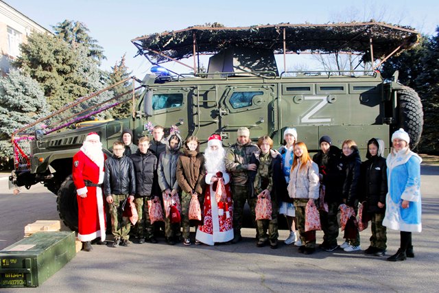 «Дед Мороз специального назначения» Росгвардии прибыл в село Сивашское Херсонской области