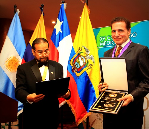 За благотворительность и вклад в науку испанский хирург Альберто Лахо стал обладателем престижной премии
